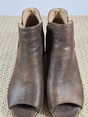 Gloria Vanderbilt Womens Brown Ankle Booties w/Peep Toe Size 7M